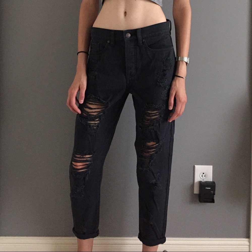 Brandy Melville Distressed Boyfriend Jean